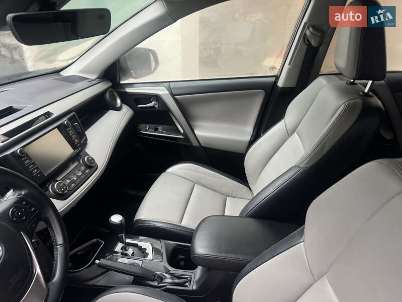 Внедорожник / Кроссовер Toyota RAV4 2017 в Киеве