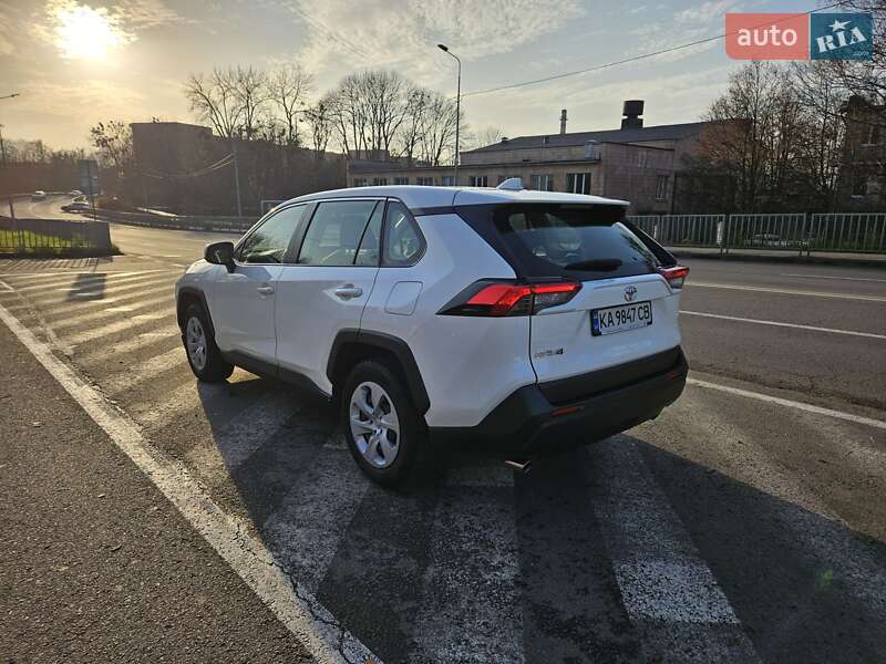 Внедорожник / Кроссовер Toyota RAV4 2021 в Полтаве