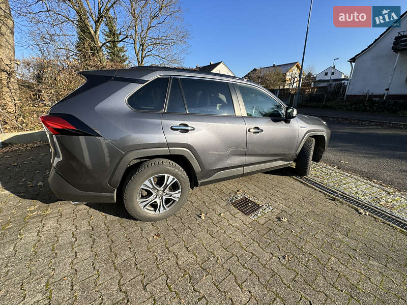 Внедорожник / Кроссовер Toyota RAV4 2021 в Днепре