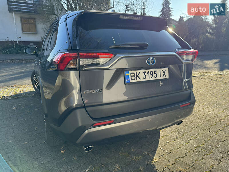 Внедорожник / Кроссовер Toyota RAV4 2021 в Днепре