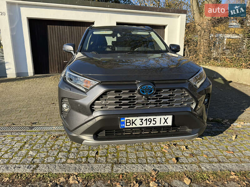 Внедорожник / Кроссовер Toyota RAV4 2021 в Днепре