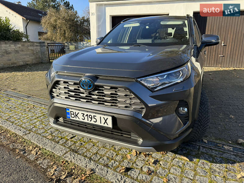 Внедорожник / Кроссовер Toyota RAV4 2021 в Днепре