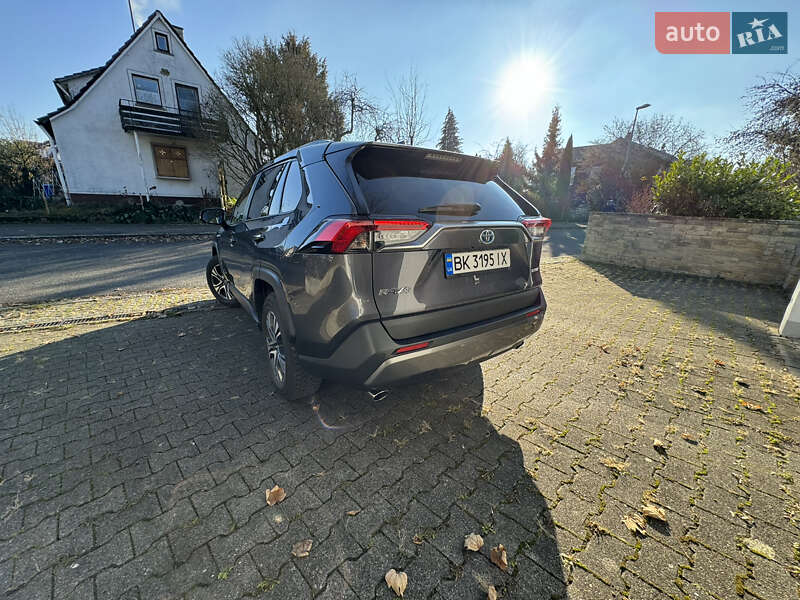 Внедорожник / Кроссовер Toyota RAV4 2021 в Днепре