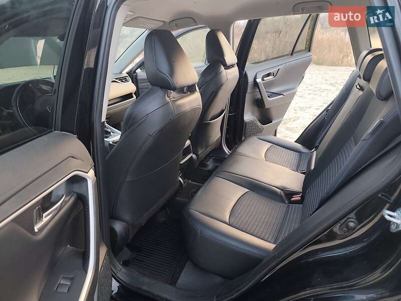 Внедорожник / Кроссовер Toyota RAV4 2019 в Кременчуге