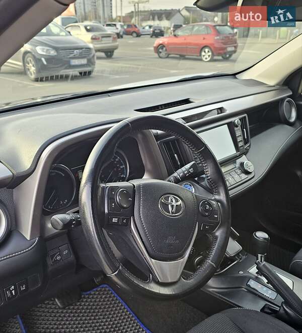 Внедорожник / Кроссовер Toyota RAV4 2018 в Ирпене