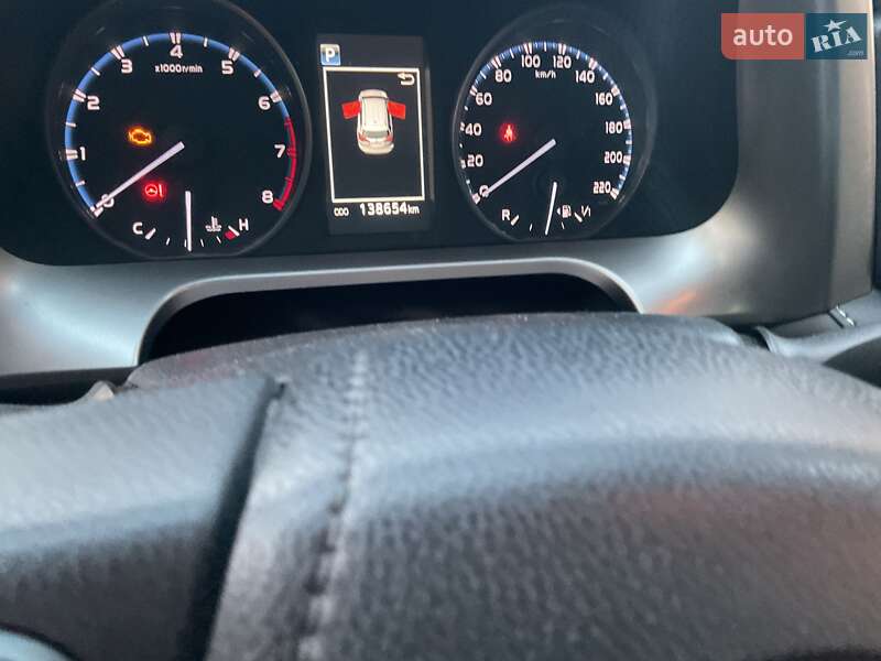 Позашляховик / Кросовер Toyota RAV4 2017 в Харкові