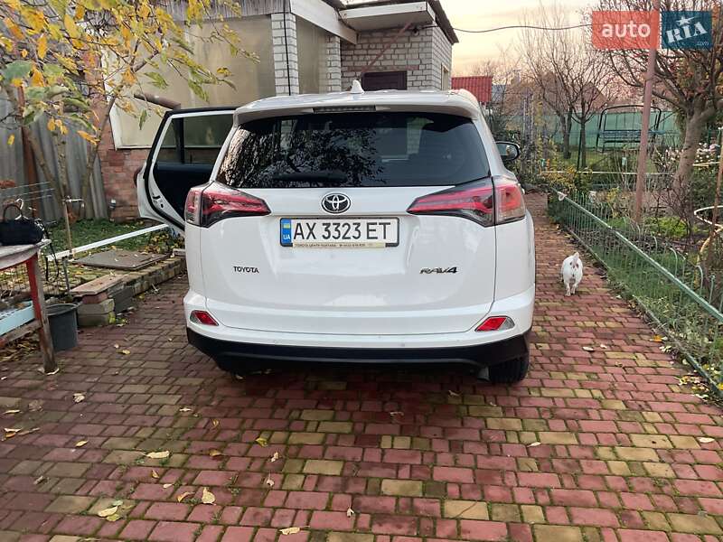 Позашляховик / Кросовер Toyota RAV4 2017 в Харкові