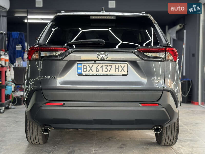 Внедорожник / Кроссовер Toyota RAV4 2019 в Киеве