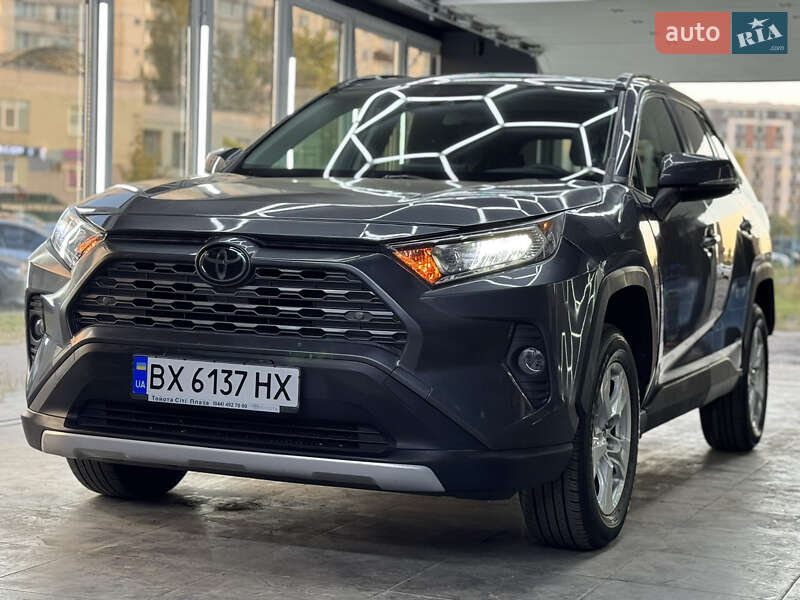 Внедорожник / Кроссовер Toyota RAV4 2019 в Киеве