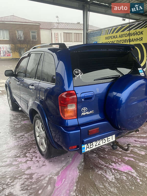 Позашляховик / Кросовер Toyota RAV4 2000 в Ладижині
