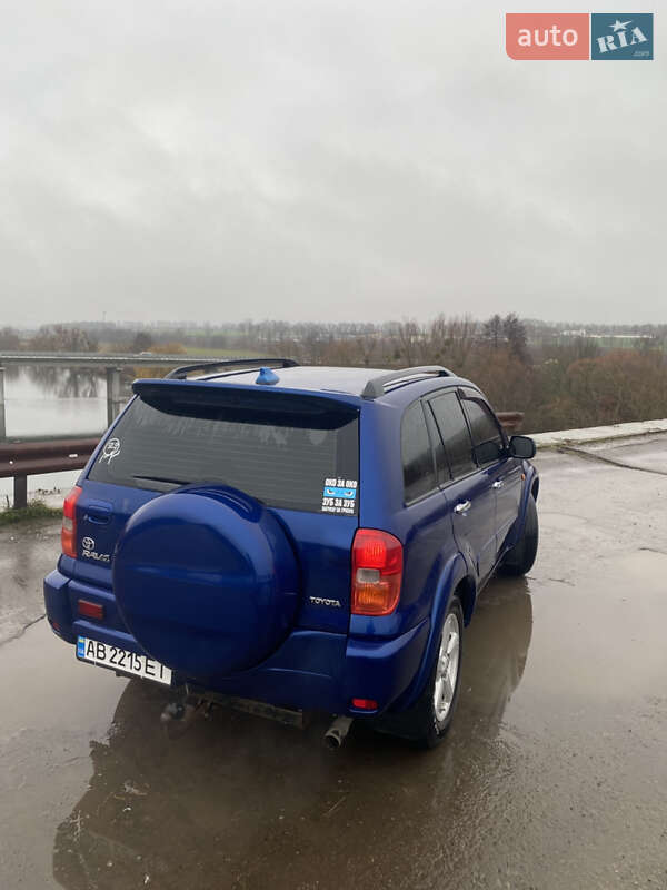 Позашляховик / Кросовер Toyota RAV4 2000 в Ладижині