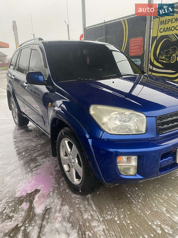Позашляховик / Кросовер Toyota RAV4 2000 в Ладижині