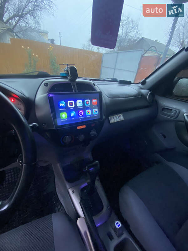 Позашляховик / Кросовер Toyota RAV4 2000 в Ладижині