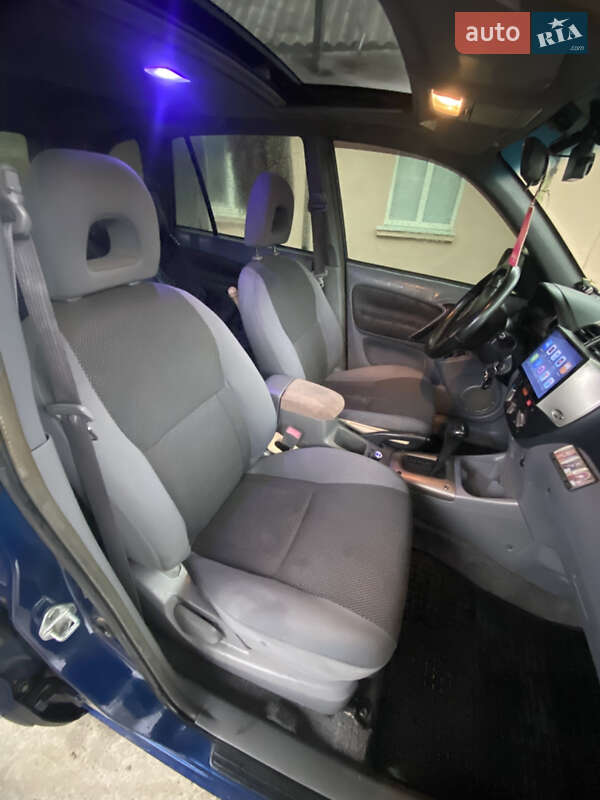 Позашляховик / Кросовер Toyota RAV4 2000 в Ладижині