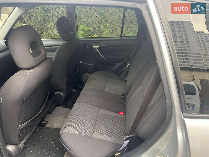 Позашляховик / Кросовер Toyota RAV4 2005 в Одесі