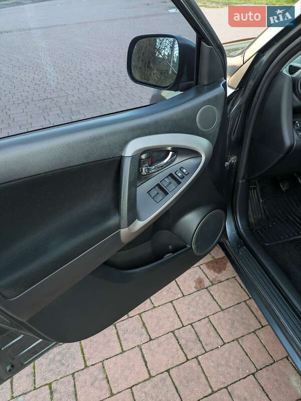 Внедорожник / Кроссовер Toyota RAV4 2006 в Трускавце