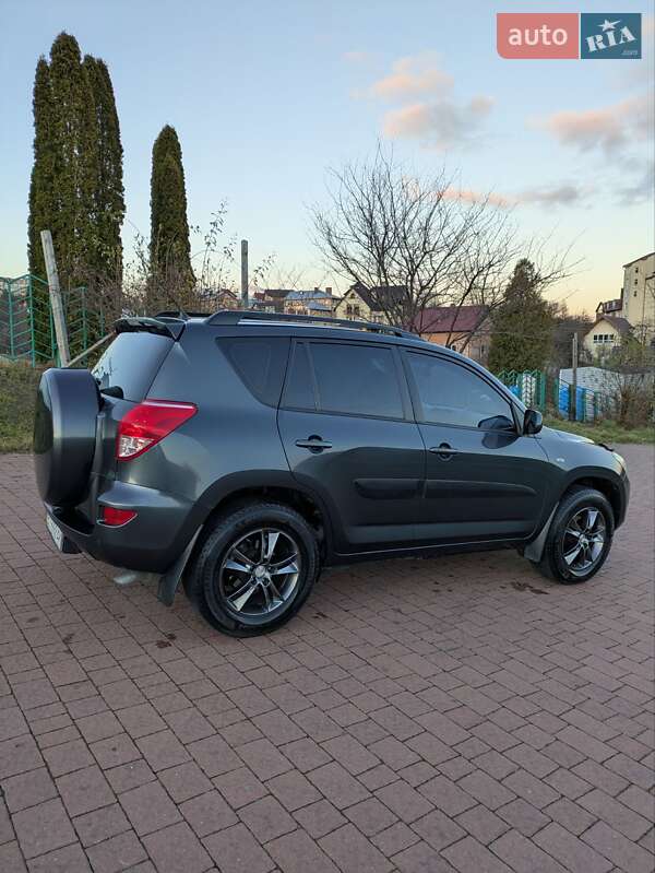 Внедорожник / Кроссовер Toyota RAV4 2006 в Трускавце