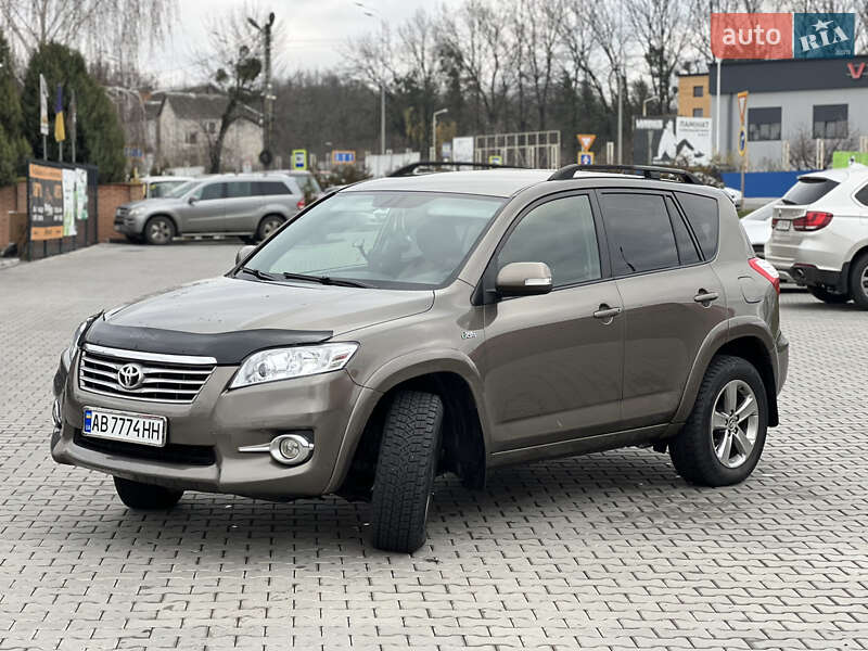 Позашляховик / Кросовер Toyota RAV4 2010 в Вінниці