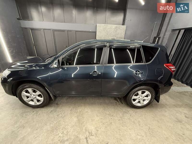 Позашляховик / Кросовер Toyota RAV4 2010 в Києві