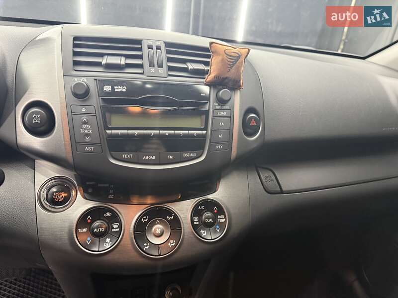 Позашляховик / Кросовер Toyota RAV4 2010 в Києві