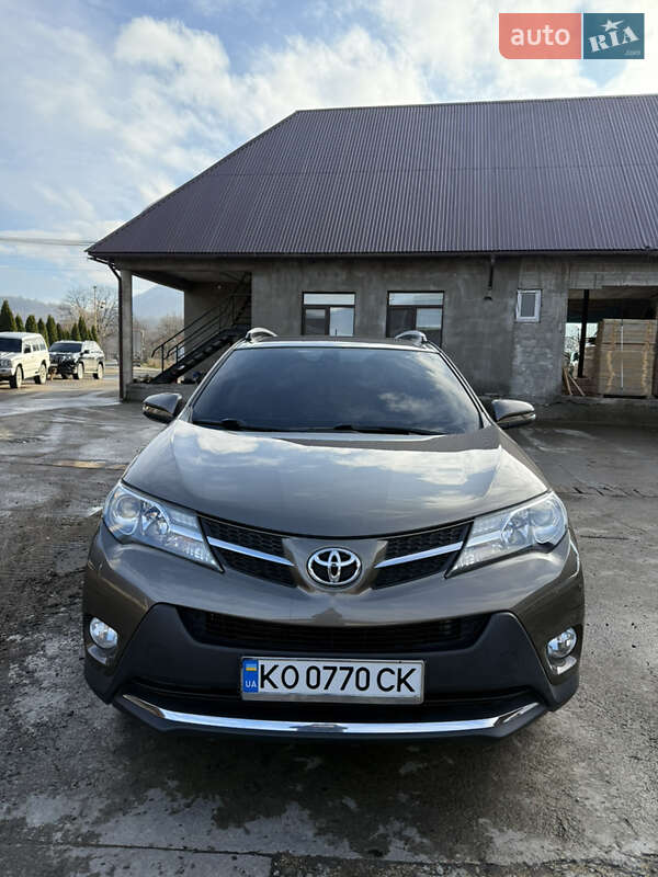 Внедорожник / Кроссовер Toyota RAV4 2015 в Тячеве
