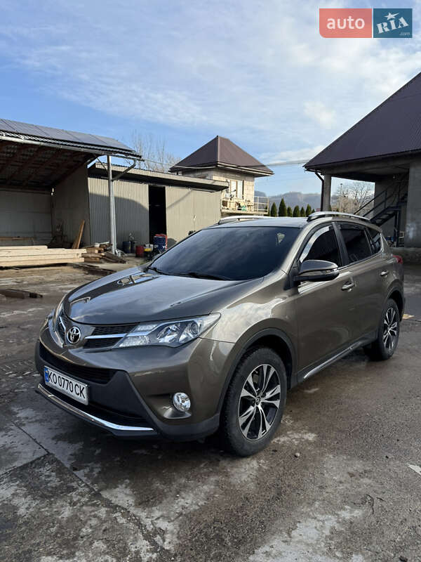 Внедорожник / Кроссовер Toyota RAV4 2015 в Тячеве