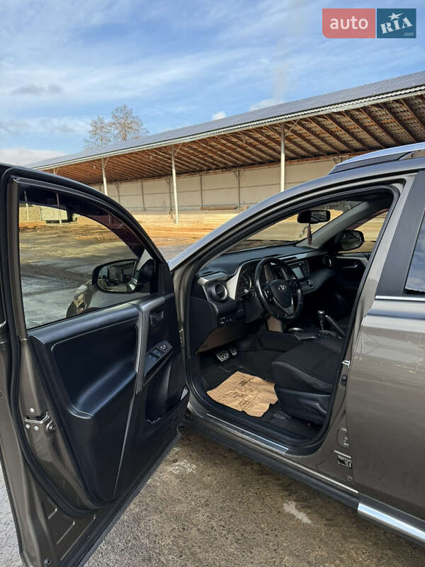 Внедорожник / Кроссовер Toyota RAV4 2015 в Тячеве