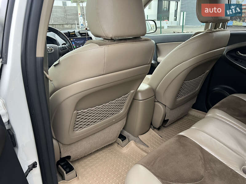 Позашляховик / Кросовер Toyota RAV4 2011 в Софіївській Борщагівці