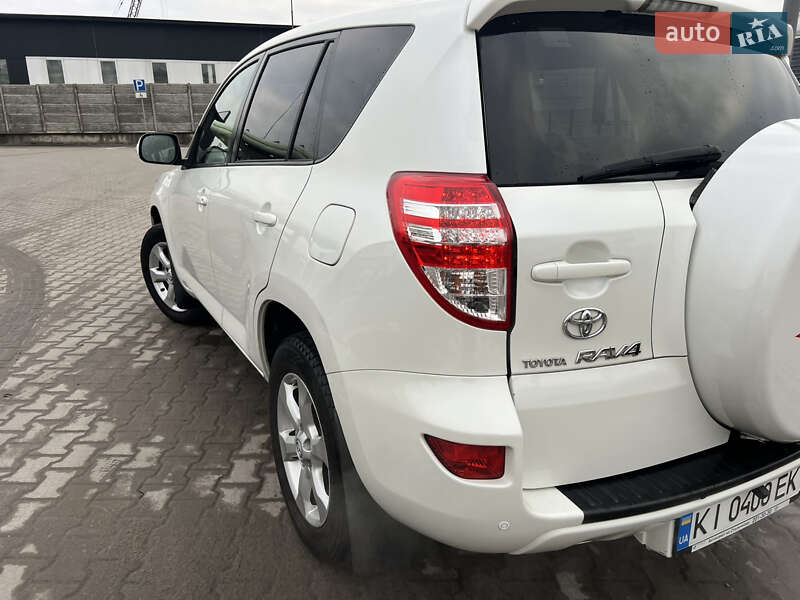 Позашляховик / Кросовер Toyota RAV4 2011 в Софіївській Борщагівці