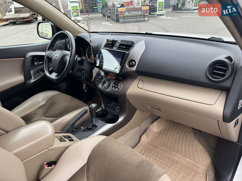 Позашляховик / Кросовер Toyota RAV4 2011 в Софіївській Борщагівці