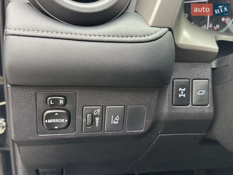 Внедорожник / Кроссовер Toyota RAV4 2016 в Киеве