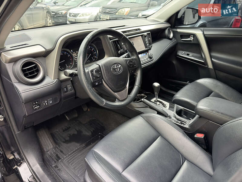 Внедорожник / Кроссовер Toyota RAV4 2016 в Киеве