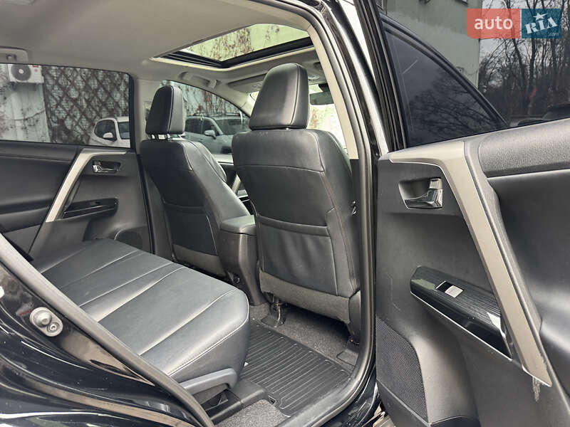 Внедорожник / Кроссовер Toyota RAV4 2016 в Киеве