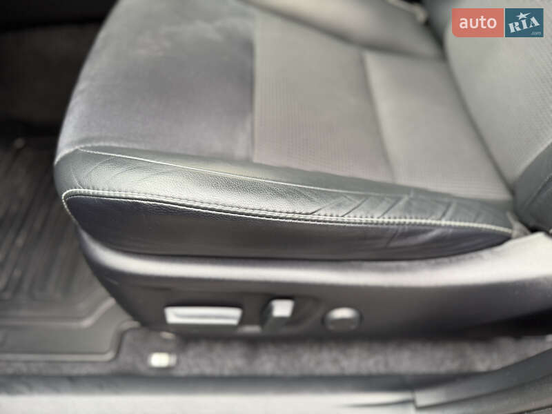 Внедорожник / Кроссовер Toyota RAV4 2018 в Киеве