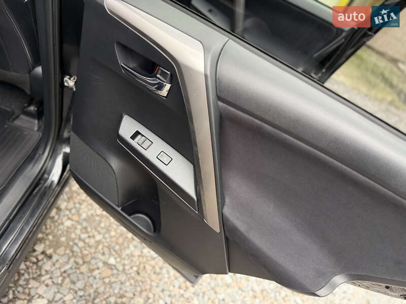 Внедорожник / Кроссовер Toyota RAV4 2018 в Киеве