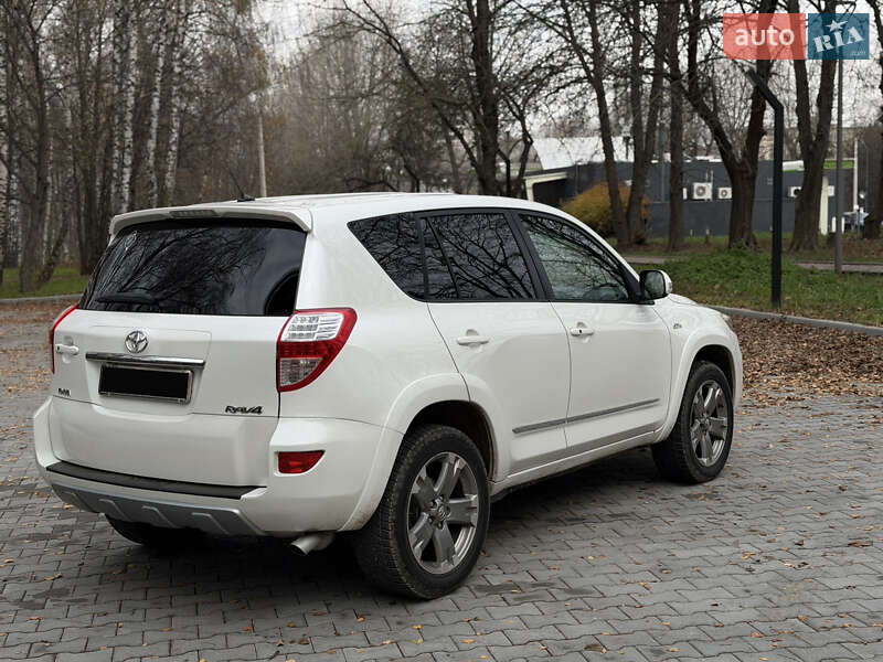 Внедорожник / Кроссовер Toyota RAV4 2011 в Тернополе