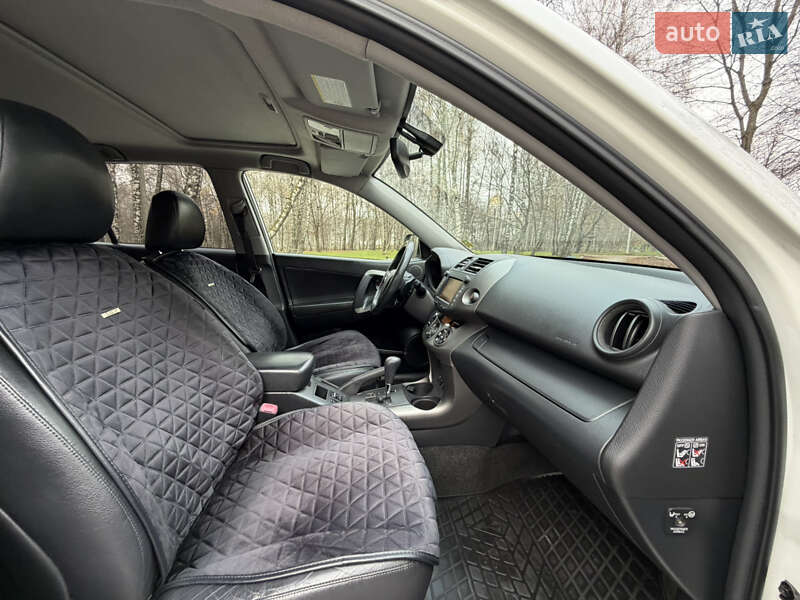 Внедорожник / Кроссовер Toyota RAV4 2011 в Тернополе