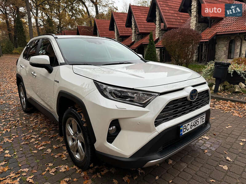 Позашляховик / Кросовер Toyota RAV4 2020 в Львові