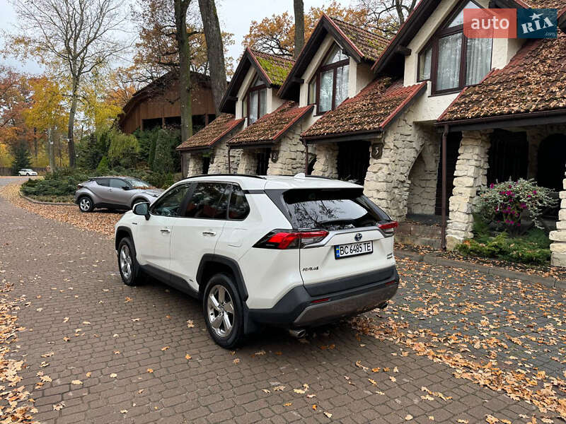 Позашляховик / Кросовер Toyota RAV4 2020 в Львові
