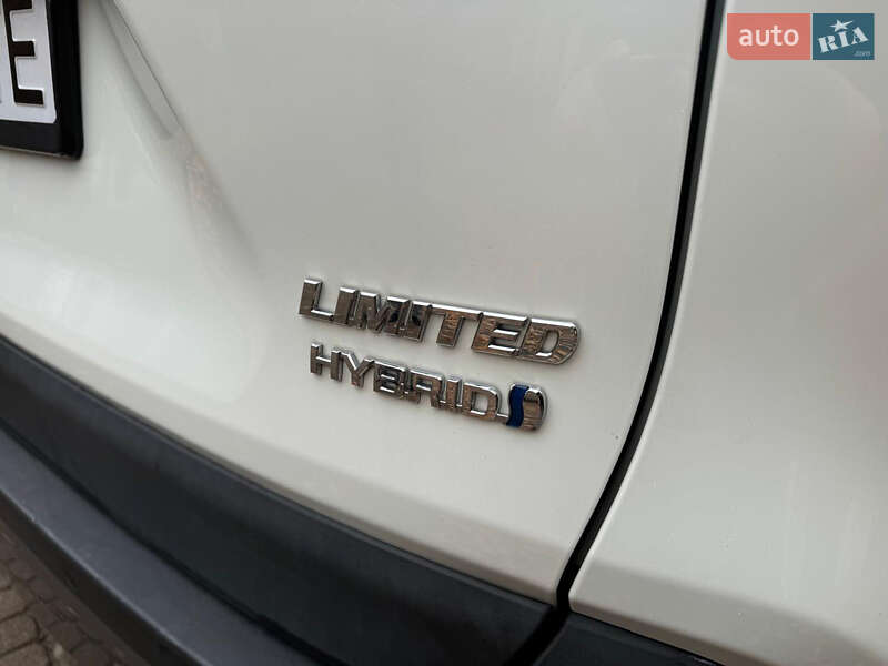 Позашляховик / Кросовер Toyota RAV4 2020 в Львові