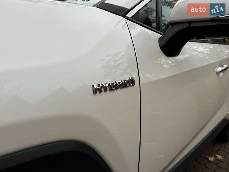 Позашляховик / Кросовер Toyota RAV4 2020 в Львові