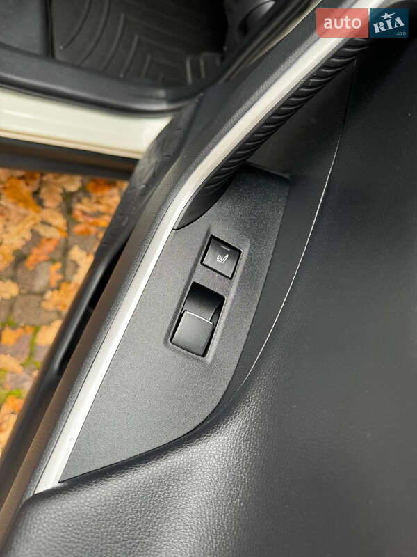 Позашляховик / Кросовер Toyota RAV4 2020 в Львові