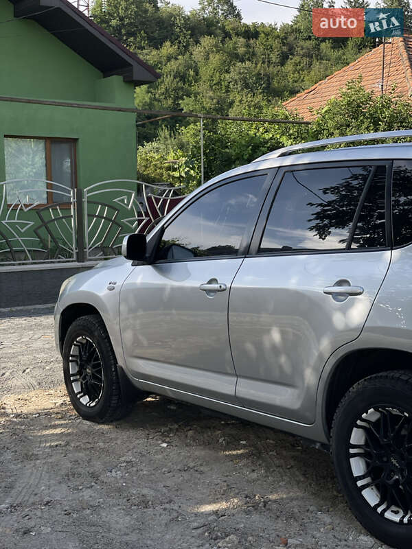 Внедорожник / Кроссовер Toyota RAV4 2007 в Мукачево