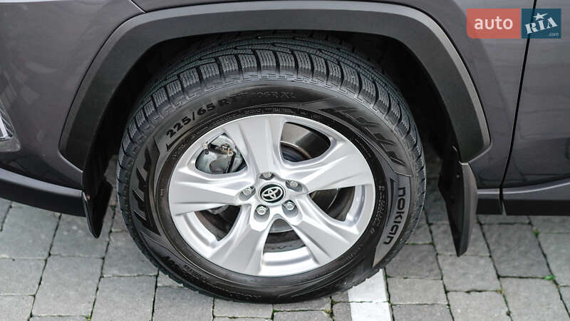 Внедорожник / Кроссовер Toyota RAV4 2021 в Львове