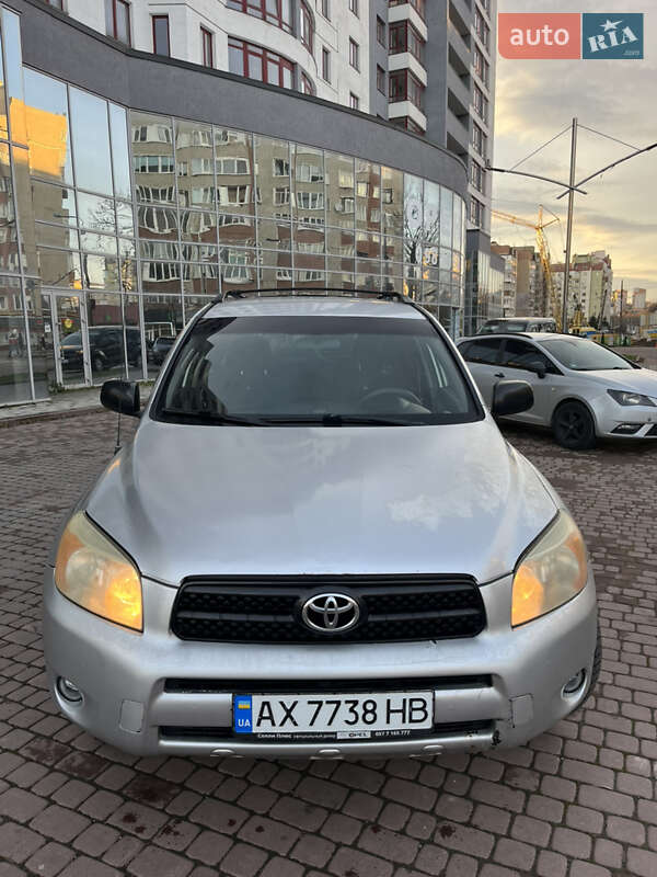 Внедорожник / Кроссовер Toyota RAV4 2006 в Ивано-Франковске