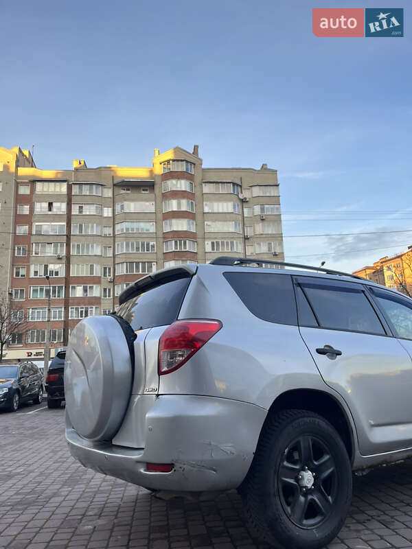 Внедорожник / Кроссовер Toyota RAV4 2006 в Ивано-Франковске