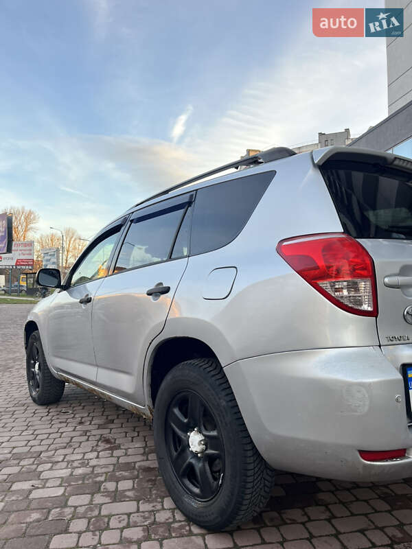Внедорожник / Кроссовер Toyota RAV4 2006 в Ивано-Франковске