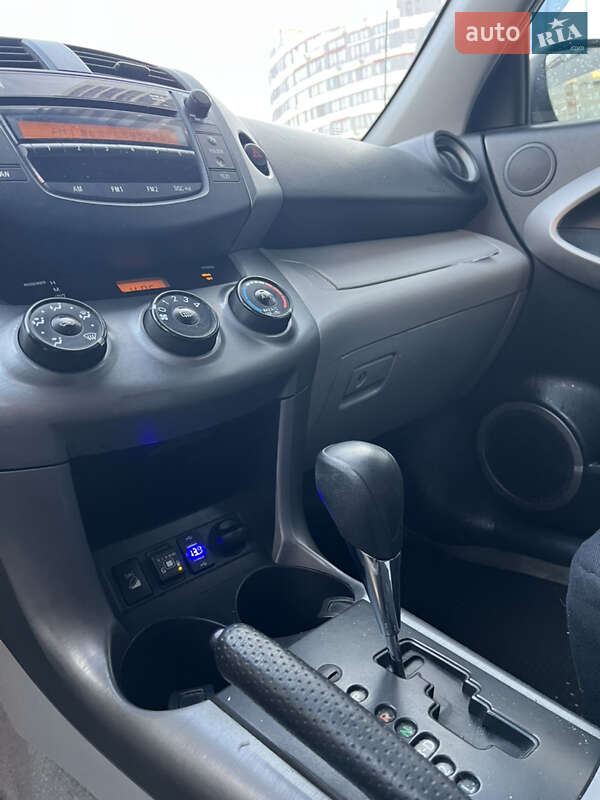 Внедорожник / Кроссовер Toyota RAV4 2006 в Ивано-Франковске