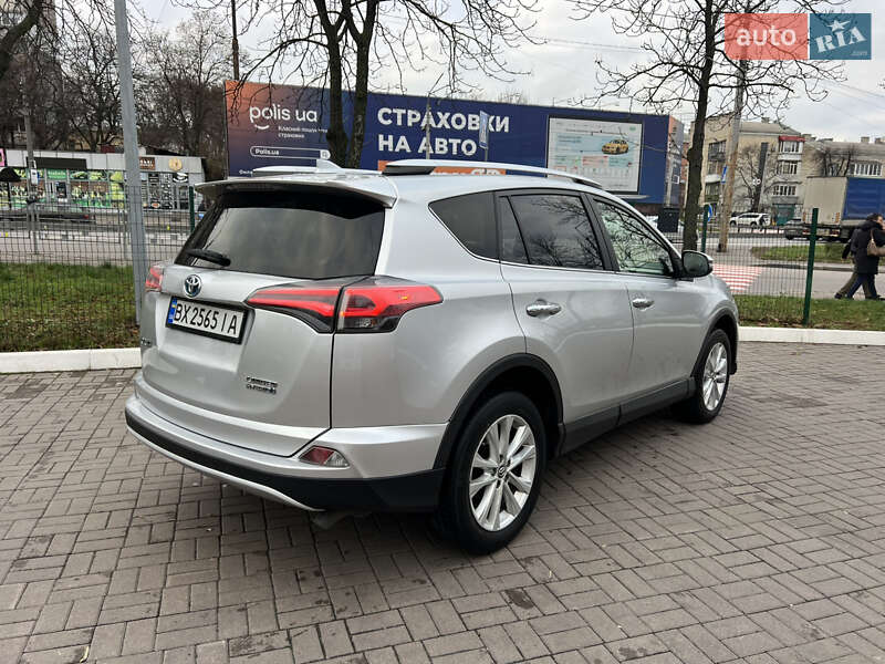 Позашляховик / Кросовер Toyota RAV4 2016 в Києві