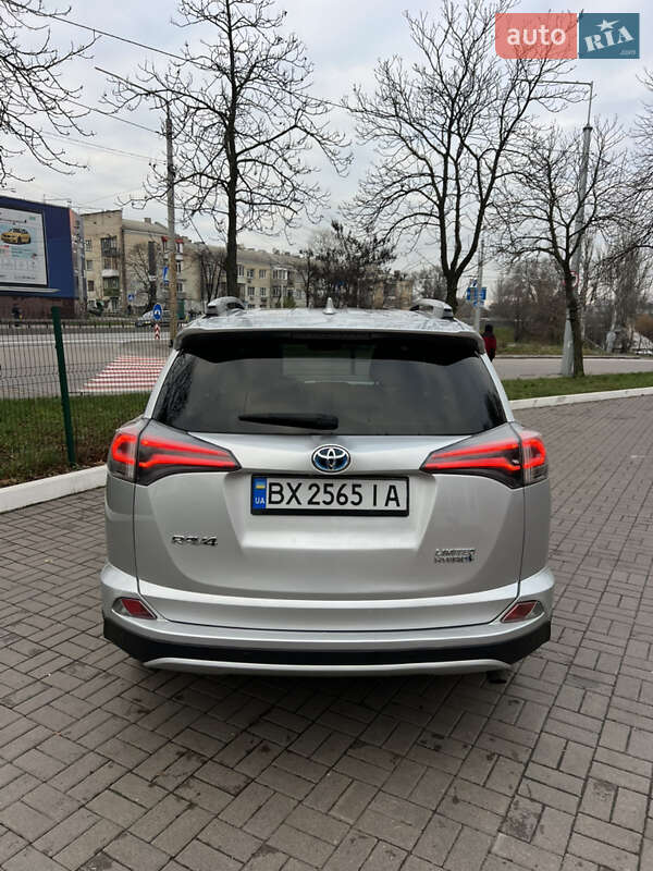 Позашляховик / Кросовер Toyota RAV4 2016 в Києві
